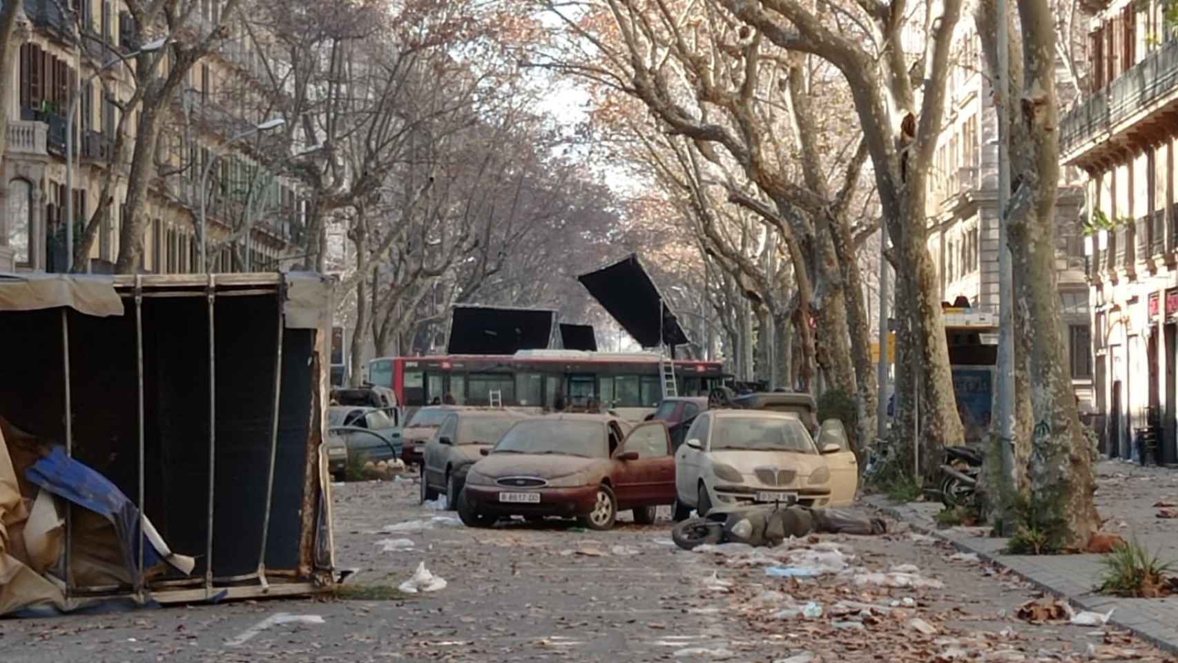 El centro de Barcelona, devastado por una producción de Netflix / METRÓPOLI - GUILLEM ANDRÉS