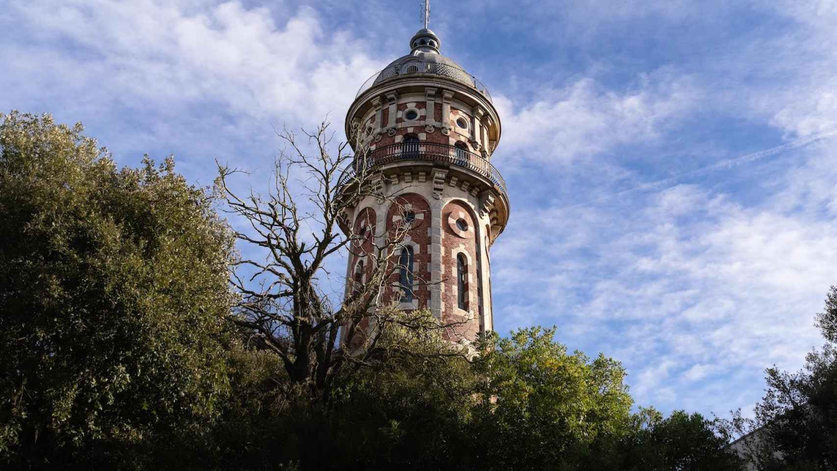 La Torre Modernista de las Aguas de Dos Rius, ubicada