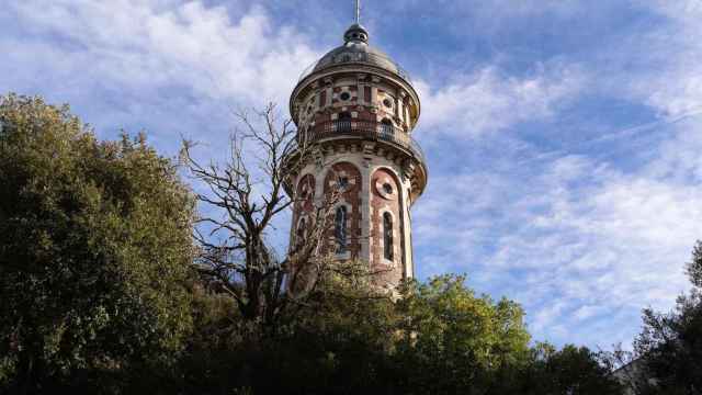 La Torre Modernista de las Aguas de Dos Rius, ubicada