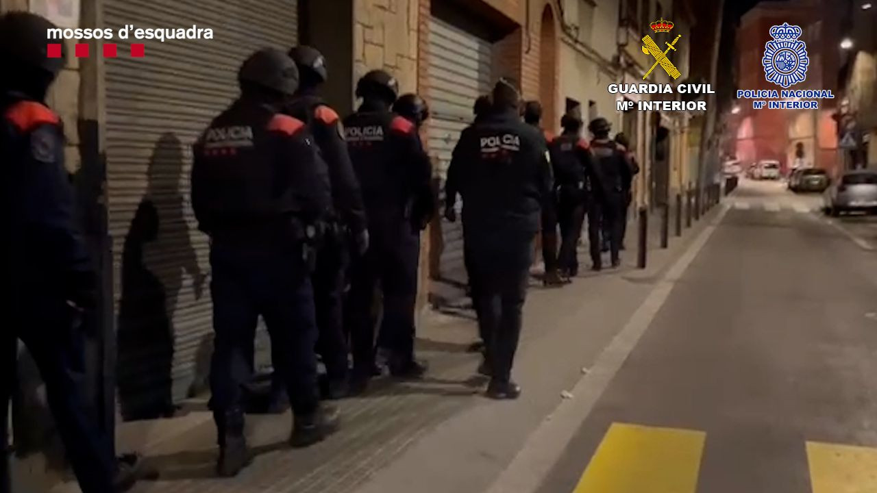 Operativo policial para detener a una banda de ladrones de viviendas en l'Hospitalet y Cornellà / MOSSOS D'ESQUADRA