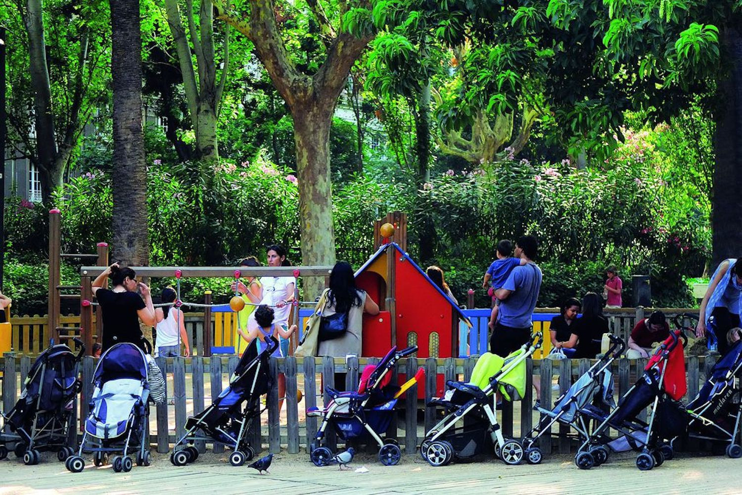Área de juegos infantiles en el Turó Park / AYUNTAMIENTO DE BARCELONA