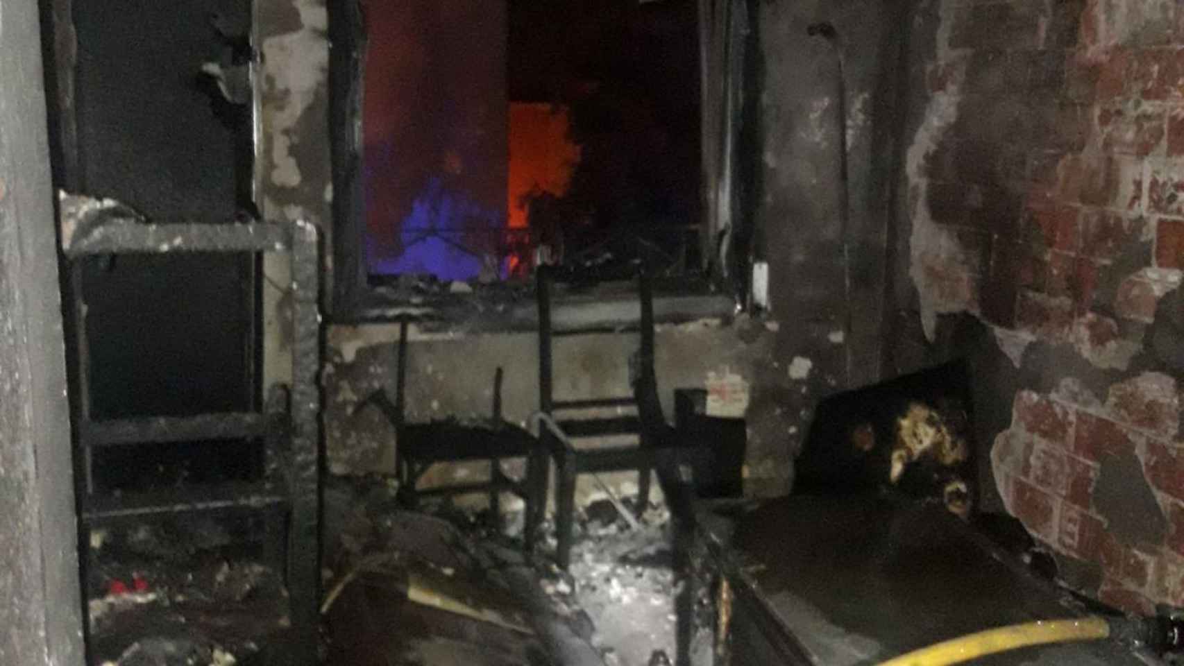 Incendio en un piso del barrio de Les Roquetes / BOMBERS DE BARCELONA