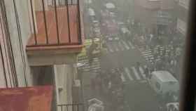 Una persona salta desde la habitación del hotel para escapar del fuego en Barcelona / METRÓPOLI
