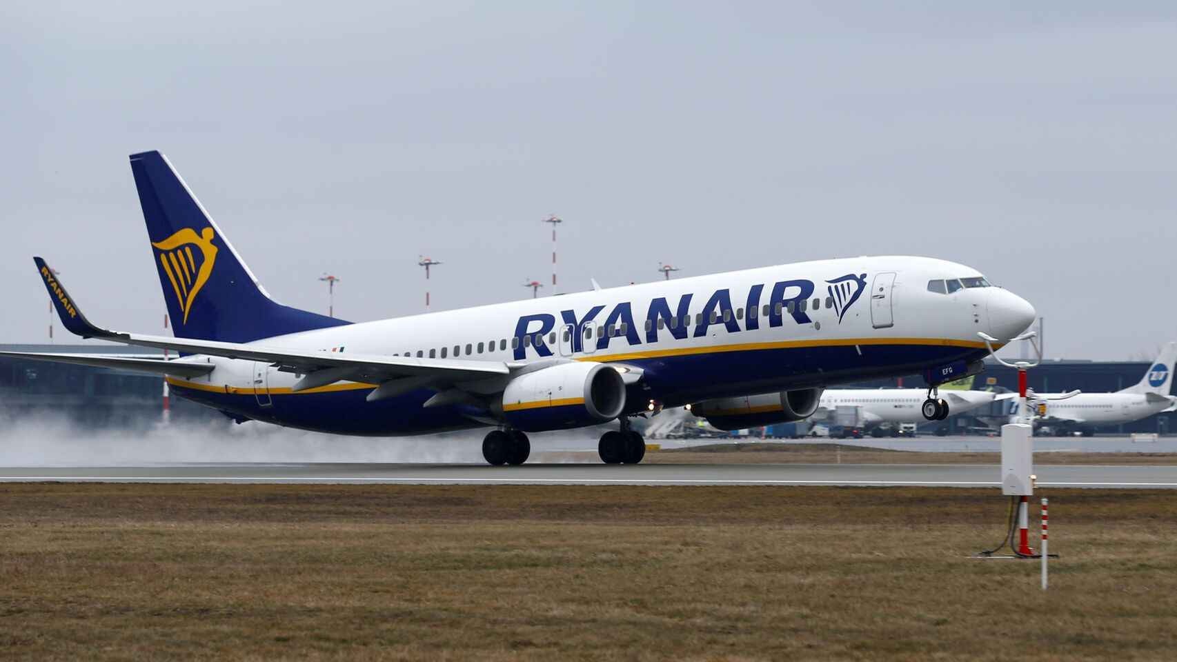 Un avión de Ryanair, que aterrizó de emergencia en el Prat por un problema técnico / RYANAIR