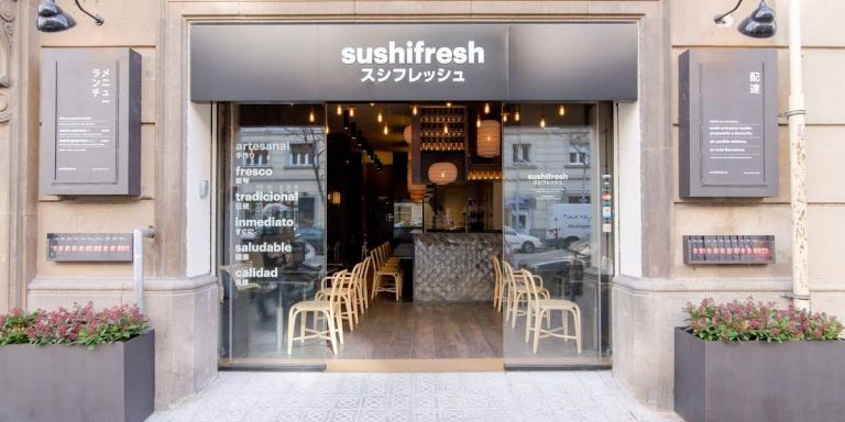 Exterior de un comercio de Sushifresh en Barcelona