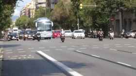 El carril bus de la calle de Aragó / METRÓPOLI - JORDI SUBIRANA