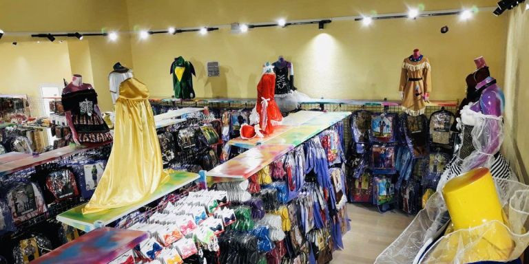 Interior de la tienda Carnavalife / CARNAVALIFE