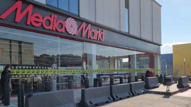 Exterior del MediaMarkt de Sabadell donde se ha producido el intento de robo y ha fallecido un vigilante / GOOGLE MAPS