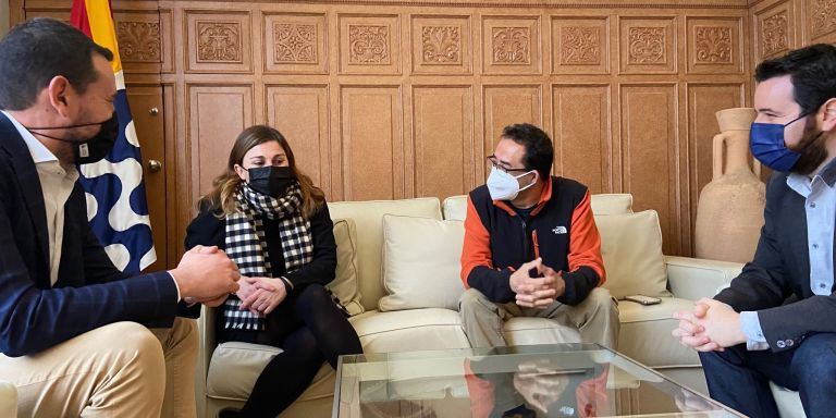 Reunión 'in extremis' entre Guanyem y el alcalde Rubén Guijarro / TWITTER