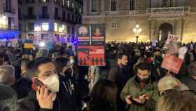 Protesta de los trabajadores de betevé en la plaza Sant Jaume / betevé