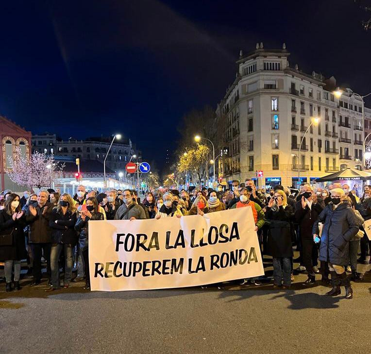 Vecinos y comerciantes en la manifestación de la ronda de Sant Antoni / CEDIDA