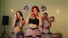 Rosalía en el videoclip de 'Chicken Teriyaki', su nueva canción / YOUTUBE