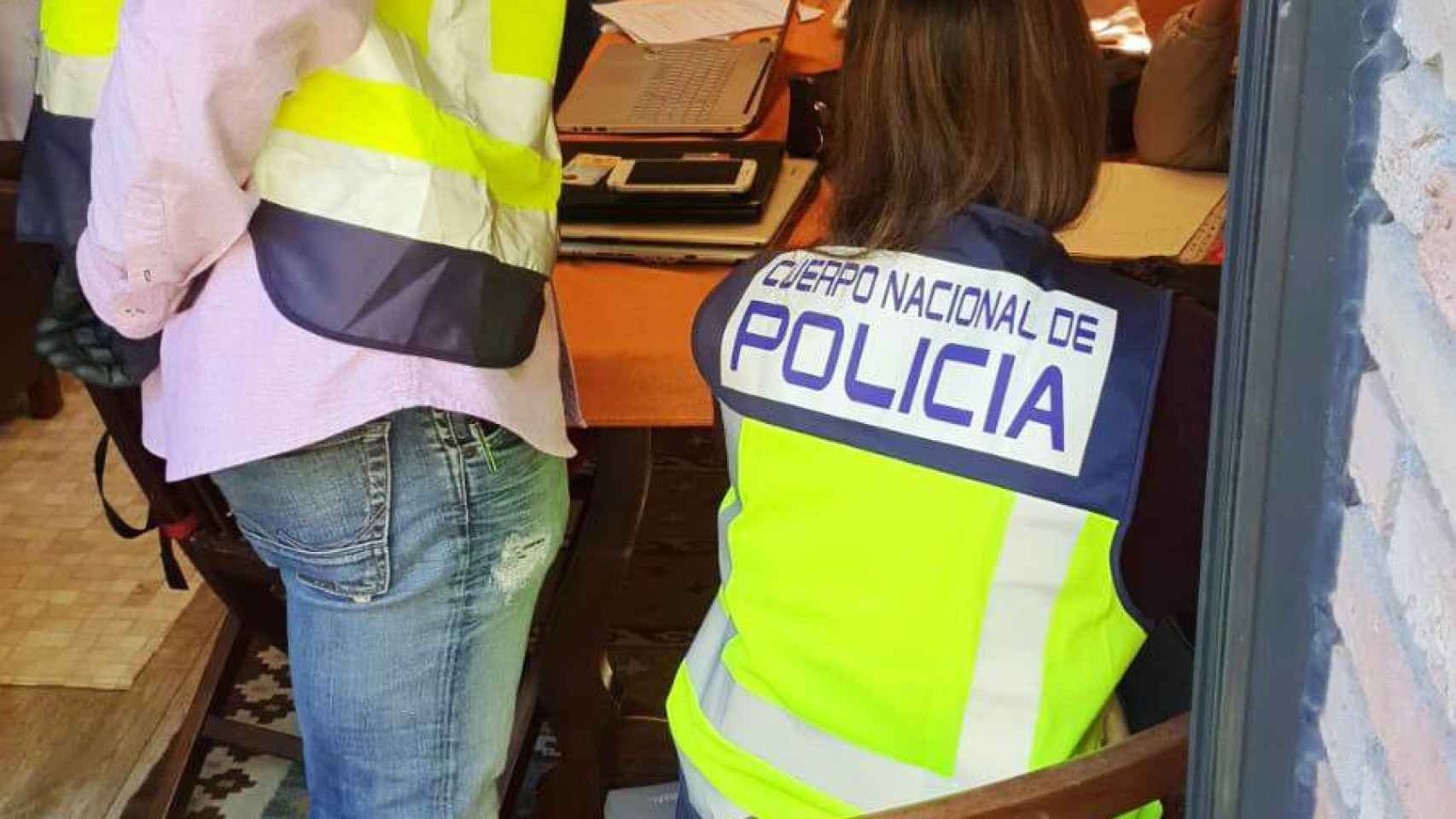 Policía Nacional investigando sobre el pederasta arrestado en Barcelona
