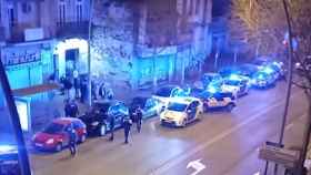 Mossos d'Esquadra acuden a la avenida Pi i Margall de Sant Adrià por un apuñalamiento en un bar latino / REDES SOCIALES