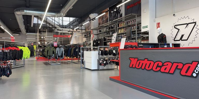 Interior de una tienda Motorcard / MOTORCARD