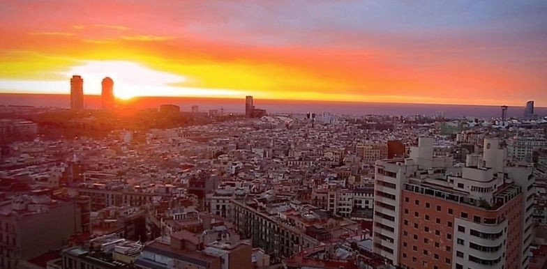 Vistas de Barcelona durante el atardecer en Unlimited Barcelona / UNLIMITED BARCELONA