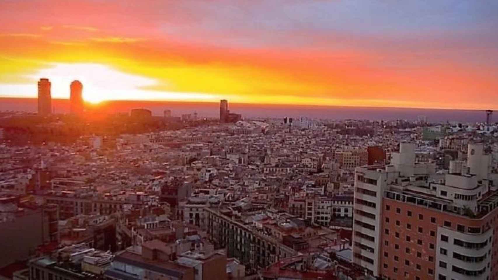 Vistas del primer mirador urbano de Barcelona durante el atardecer / UNLIMITED BARCELONA