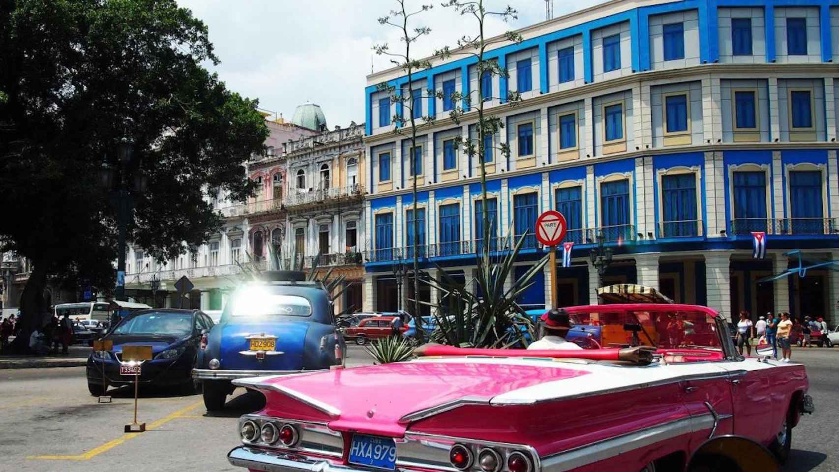 En azul, el antiguo Hotel Telégramo y actual Axel Hotel La Habana / FLICKR