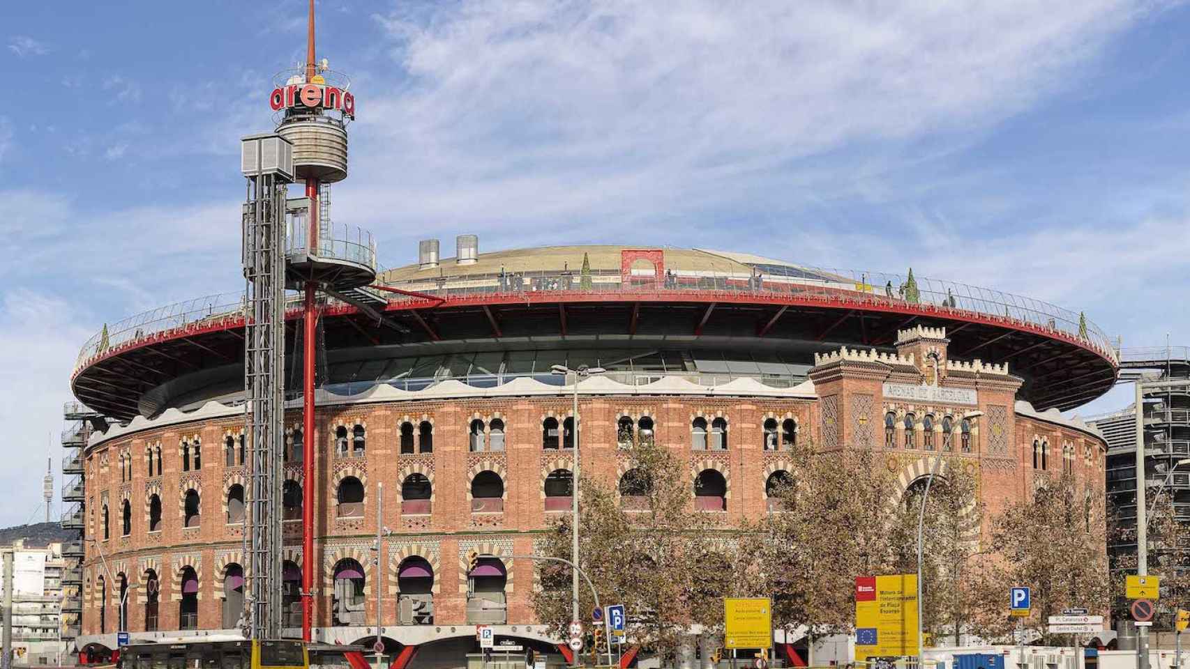 Fachada del centro comercial Arenas de Barcelona / INMA SANTOS