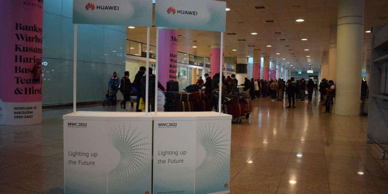 Stand de Huawei en el Aeropuerto de Barcelona-El Prat / AENA