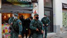 Agentes del GAR de la Guardia Civil durante una de las detenciones en Barcelona