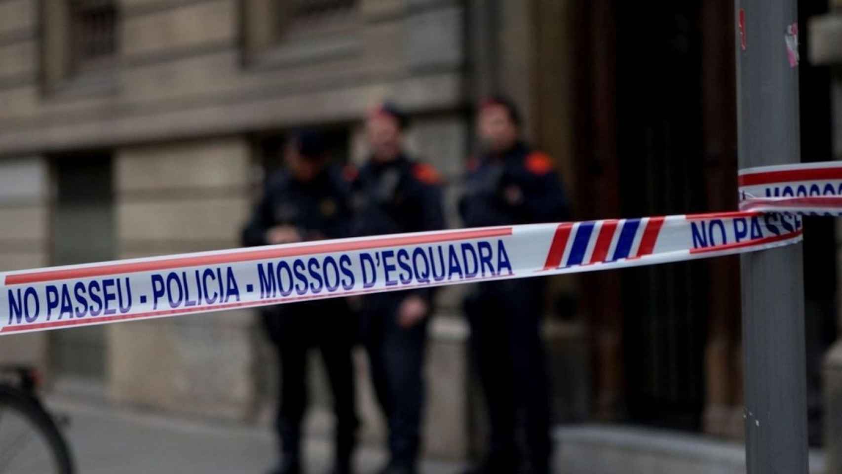 Cordón policial de Mossos d'Esquadra por un asesinato machista en la provincia de Barcelona en una imagen de archivo / EFE