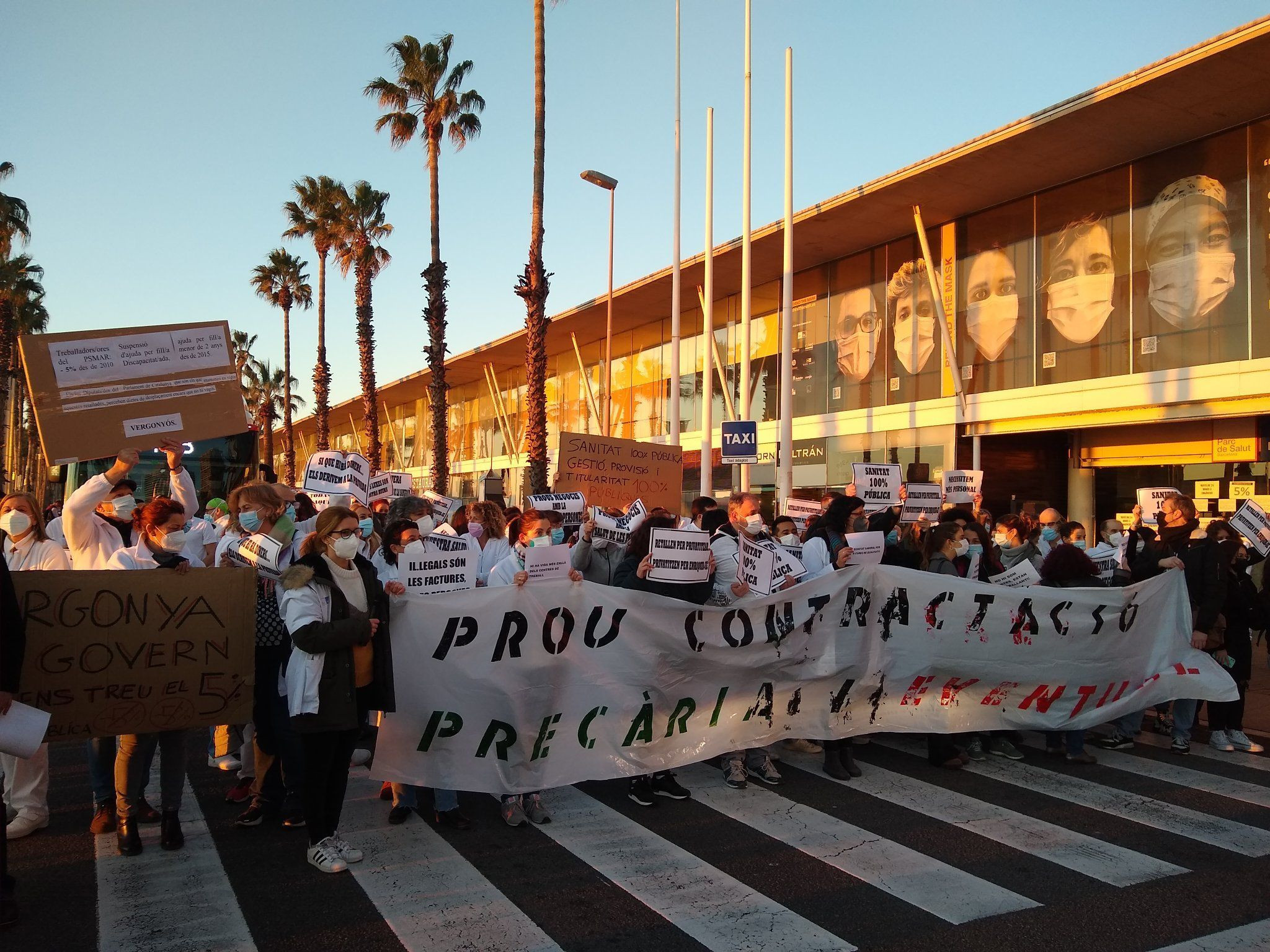 Manifestación de sanitarios frente al Hospital del Mar el pasado mes de enero / CGT SANIDAD BARCELONA