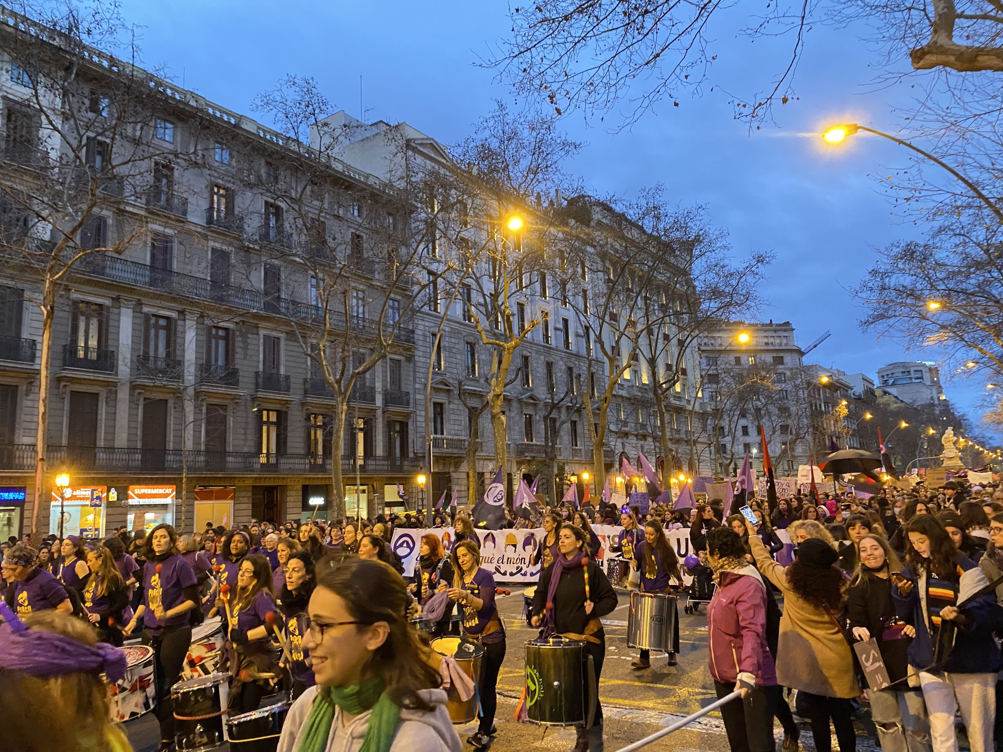 La manifestación feminista del 8M en Barcelona, a la que acudieron más de 15.000 persona / METRÓPOLI
