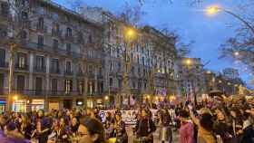 La manifestación feminista del 8M en Barcelona, a la que han acudido más de 15.000 personas pese a la lluvia y a la pandemia / METRÓPOLI