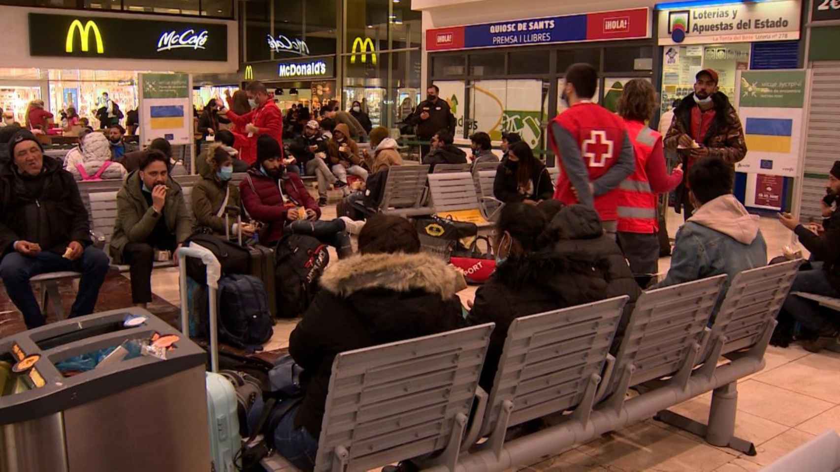 Refugiados procedentes de Ucrania en la estación de Sants de Barcelona / EUROPA PRESS