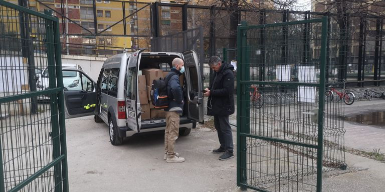 Una furgoneta cargada con material que viajará a Ucrania / GUILLEM ANDRÉS