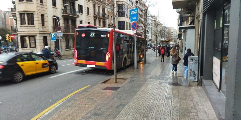 La reforma de la calle de Balmes, por debajo de la plaza Molina, con la acera ya ampliada / METRÓPOLI