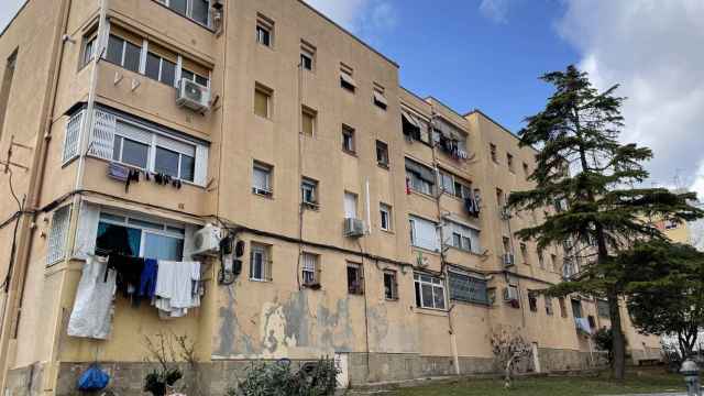 Plaza de los bloques del barrio de La Florida de L'Hospitalet, donde Morad y su banda han tomado el control / MA