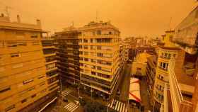Nube de polvo en la Plaza Cetina de Murcia este lunes / TWITTER