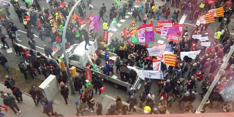 Manifestación de sindicatos de profesores este martes en Barcelona / METRÓPOLI