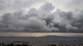 Nubosidad intensa captada estos últimos días desde el Observatori Fabra / ALFONS PUERTAS @ALFONS_PC
