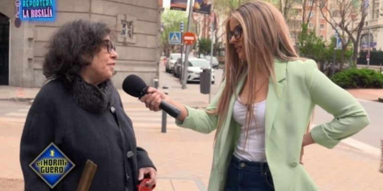 Rosalía se hace pasar por reportera en El Hormiguero / EL HORMIGUERO