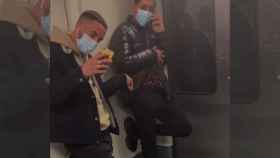 Dos hombres acosan y amenazan con una pistola a una chica en el metro de Barcelona / CEDIDA