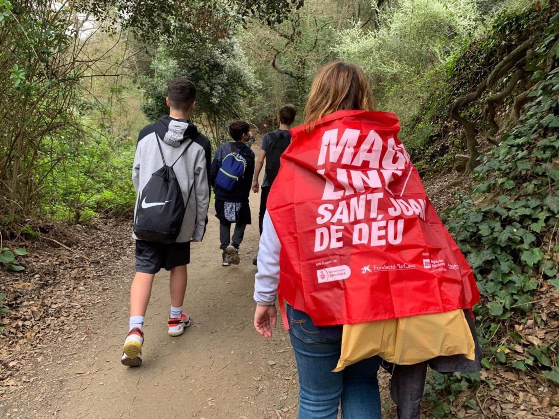 Un grupo de personas participa en la carrera solidaria 'Magic Line' organizada en el Hospital Sant Joan de Déu, en Barcelona / EUROPA PRESS