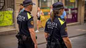 Dos agentes de la Guardia Urbana de Barcelona en una imagen de archivo