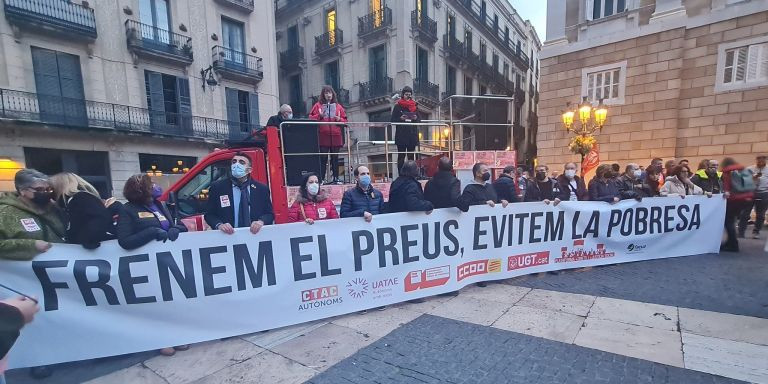 Protesta contra la subida de los precios de la energía en la plaza Sant Jaume / CCOO