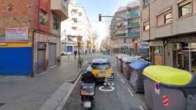 La calle del Pedraforca a la altura de la calles de les Bòbiles, donde ocurrió el ataque con la catana / GOOGLE STREET VIEW
