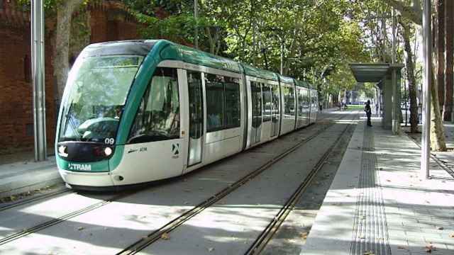 Convoy del TramBesòs a su paso por Wellington, donde tendrán lugar las obras / WIKIMEDIA COMMONS