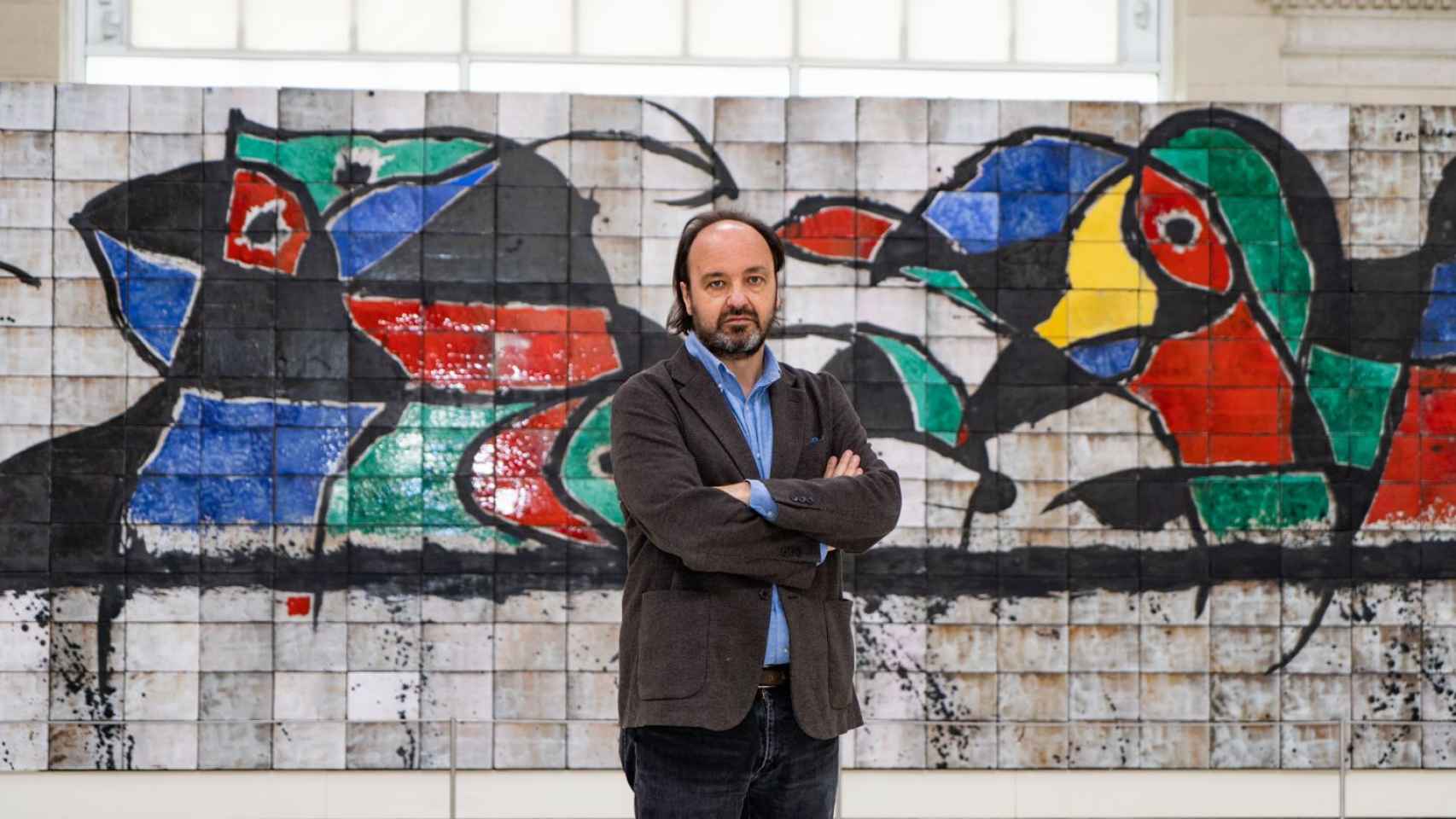 El director del MNAC, Josep Serra, en la sala de arte moderno / LUIS MIGUEL AÑÓN (MA)