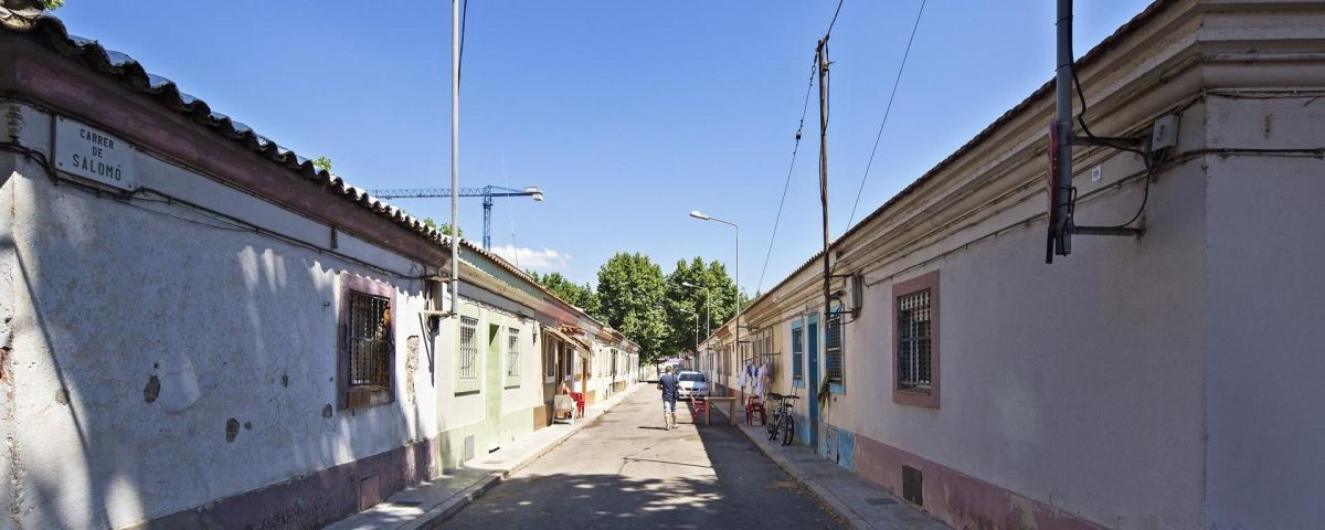 Casas baratas en el barrio del Bon Pastor / AJ BCN