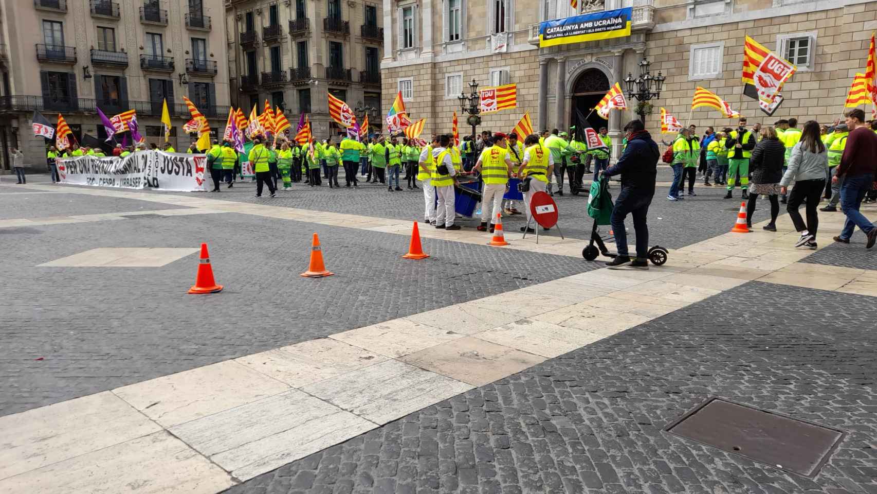 Trabajadores de la recogida de basuras manifestándose en Barcelona / CEDIDA