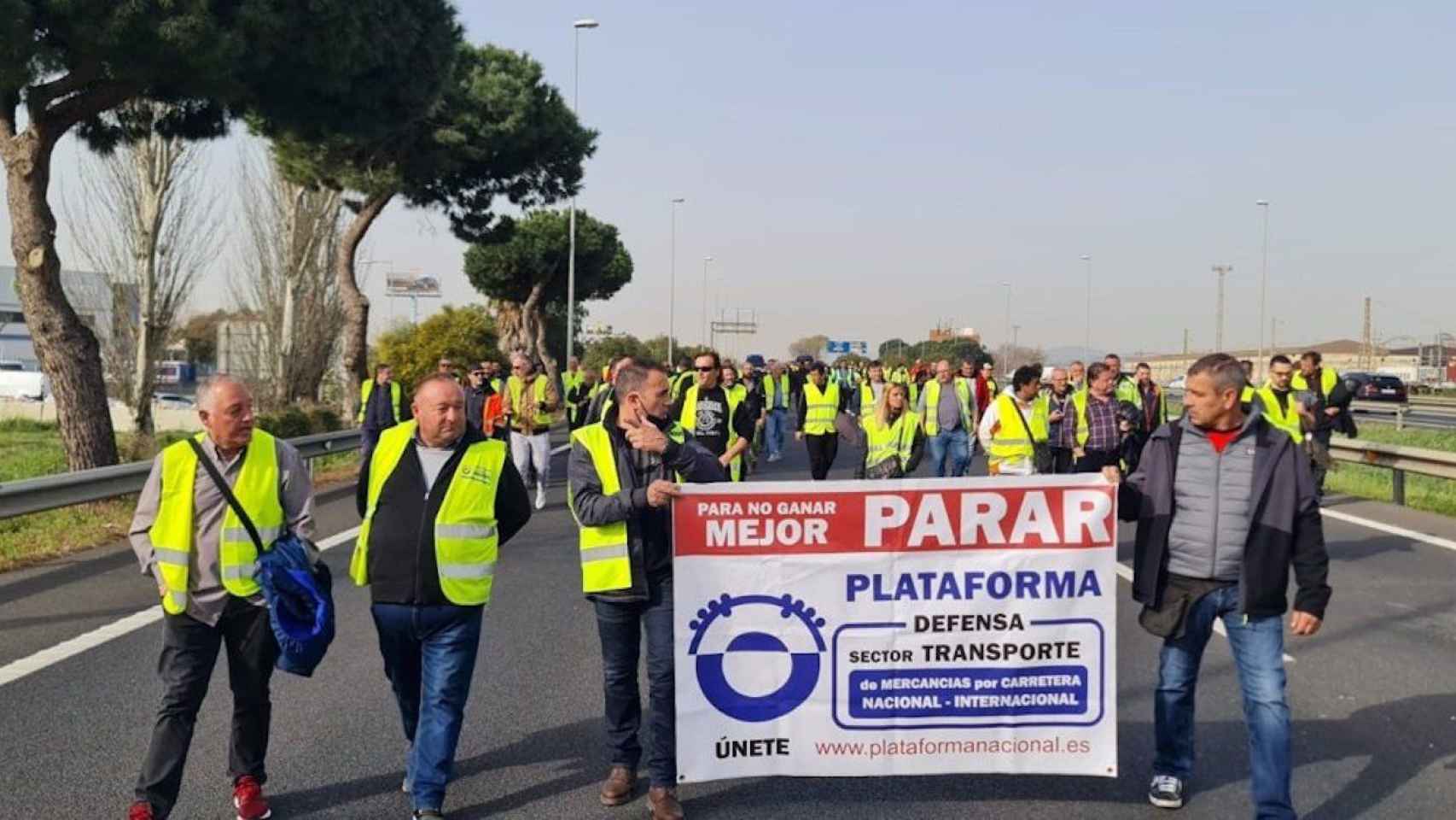 Transportistas en huelga vuelven a cortar la ronda Litoral / EUROPA PRESS
