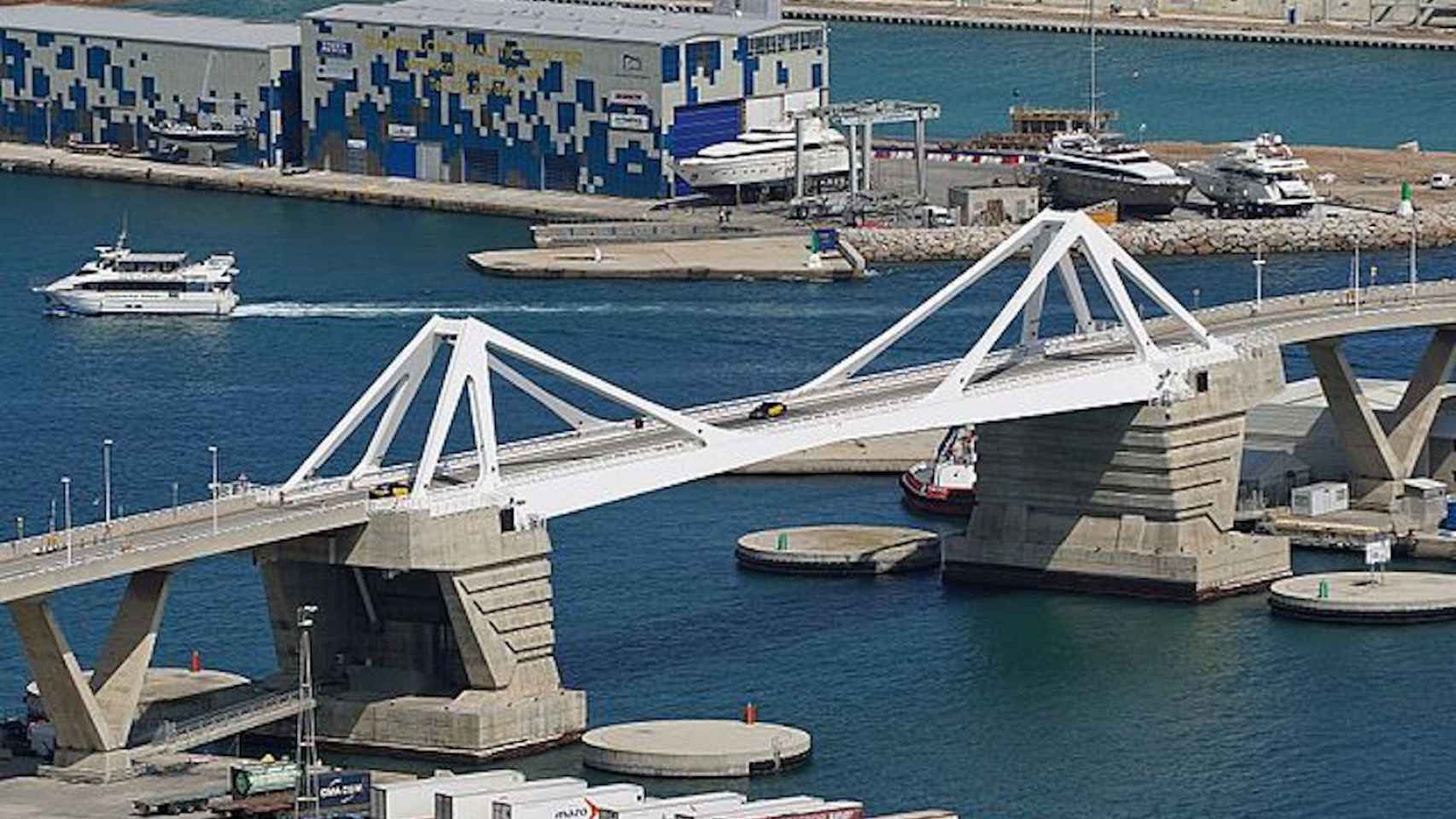 El puente de la Porta d'Europa, donde fue hallado el cadáver de una mujer este domingo / WIKIMEDIA COMMONS
