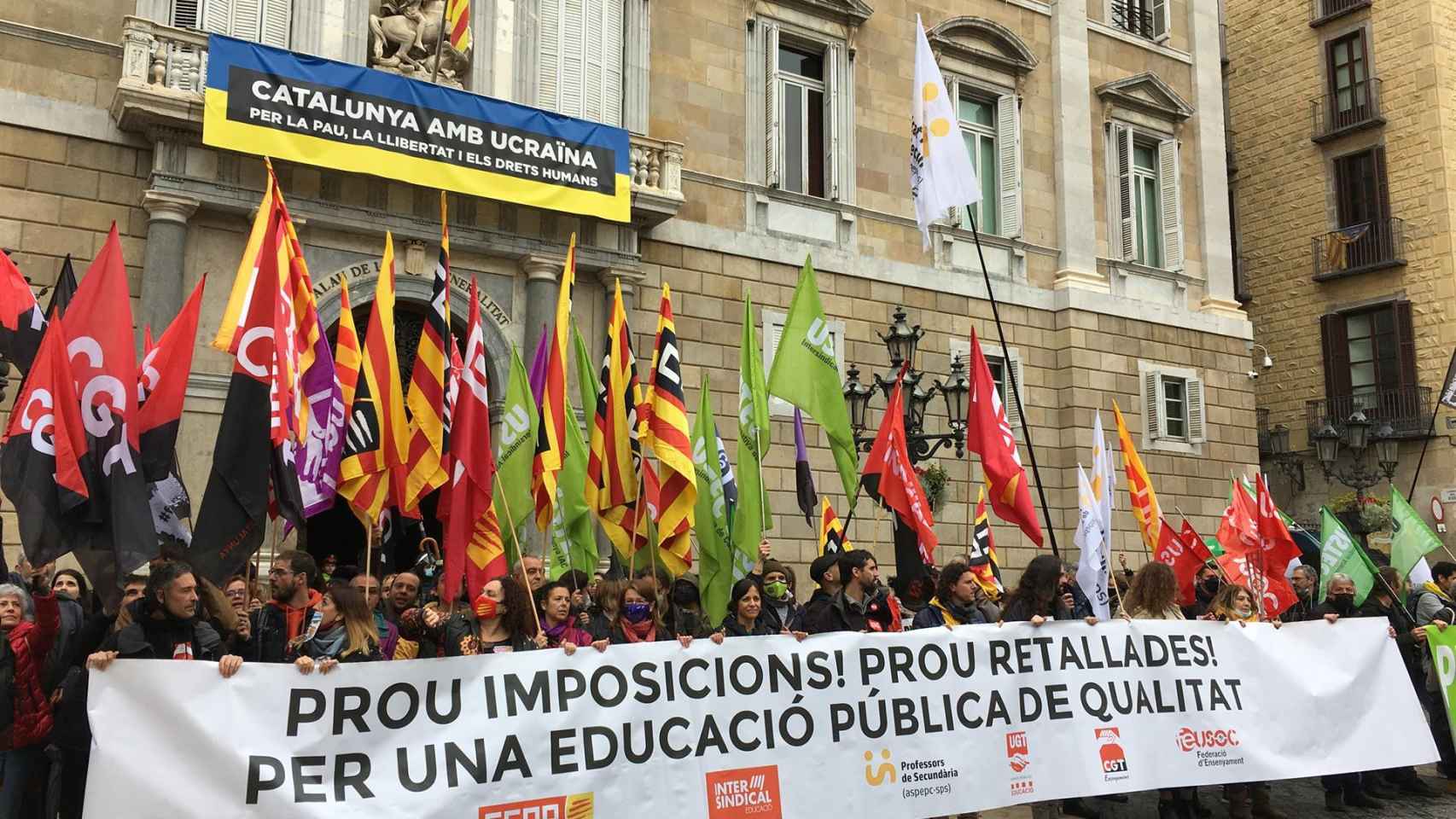 Manifestación de los sindicatos de profesores en la plaza Sant Jaume de Barcelona / EUROPA PRESS