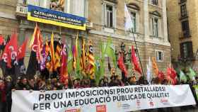 Manifestación de los sindicatos de profesores en la plaza Sant Jaume de Barcelona / EUROPA PRESS
